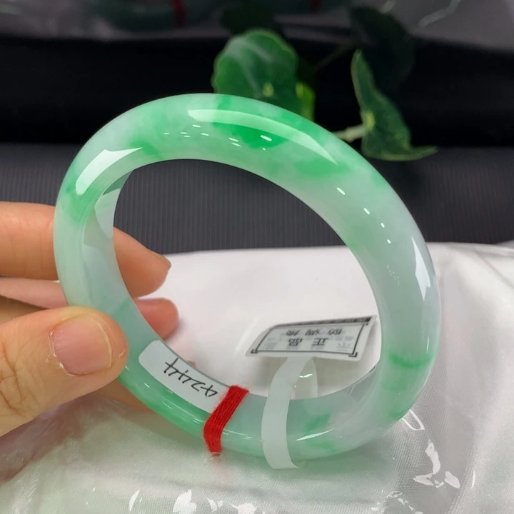 翡翠未镶嵌手镯正圈57