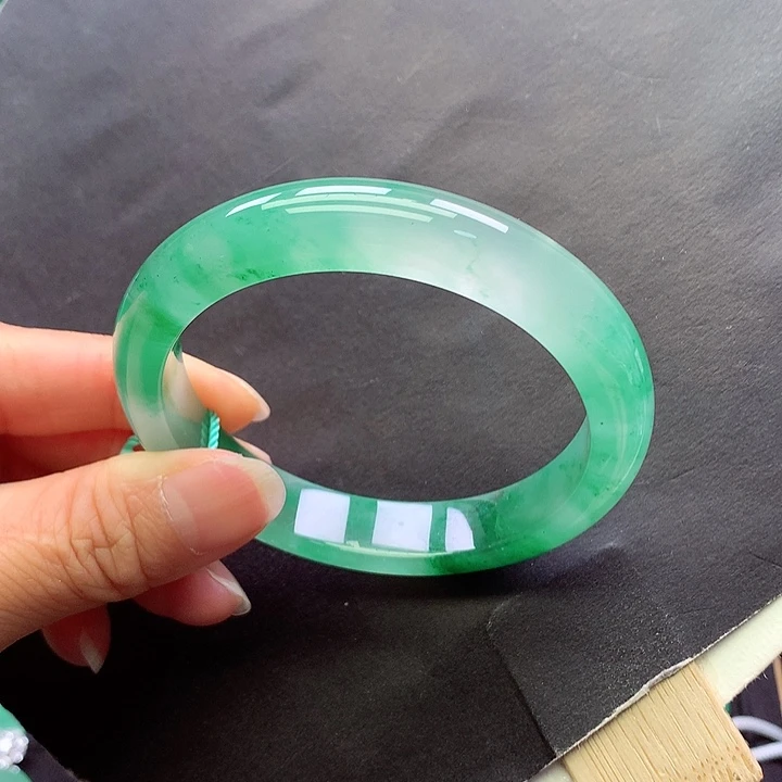 未镶嵌手镯石英质玉