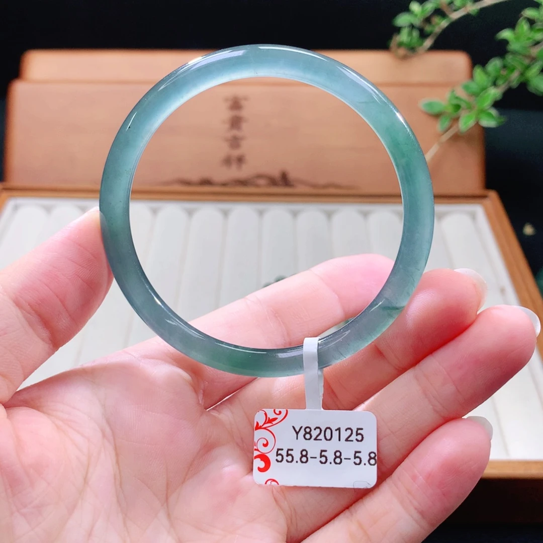 翡翠手镯（圆镯）未镶嵌