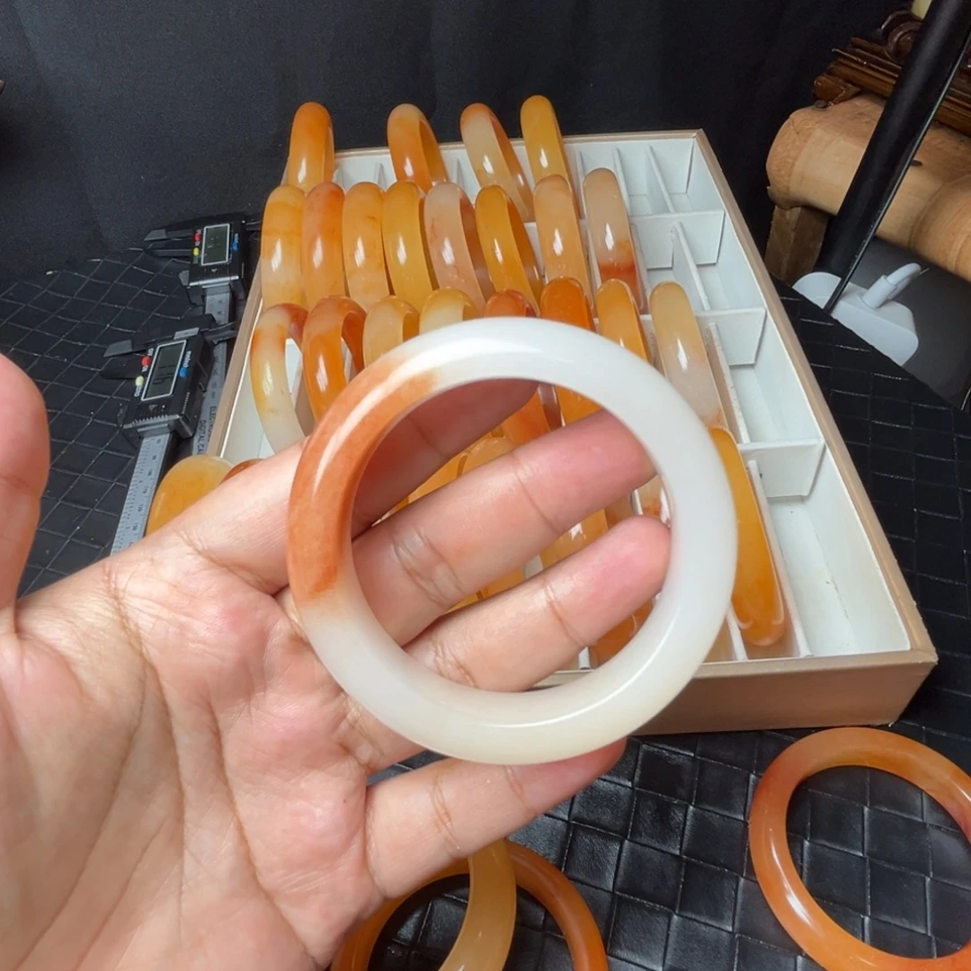 @***.石英质玉（黄龙玉）未镶嵌手镯