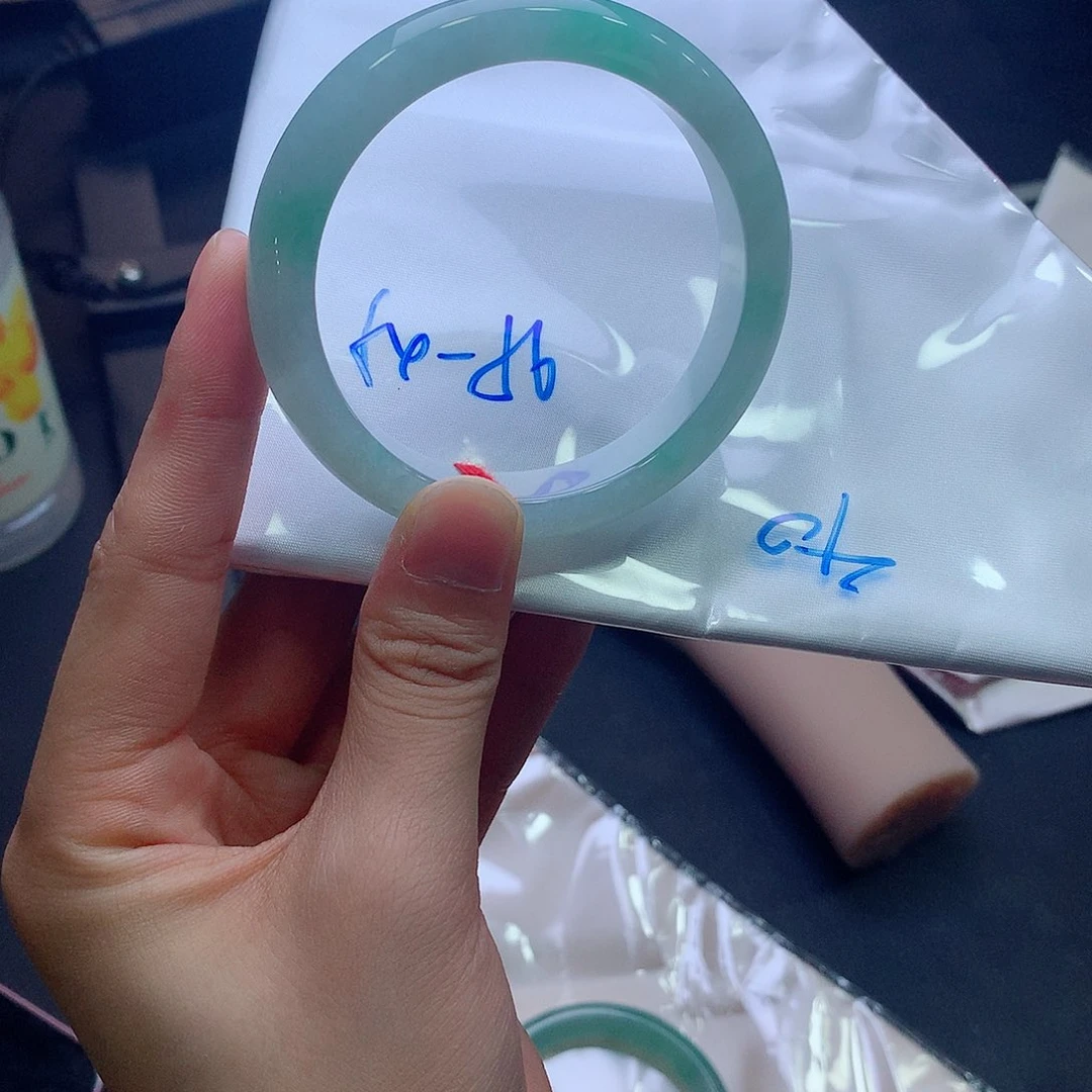 翡翠未镶嵌手镯买断