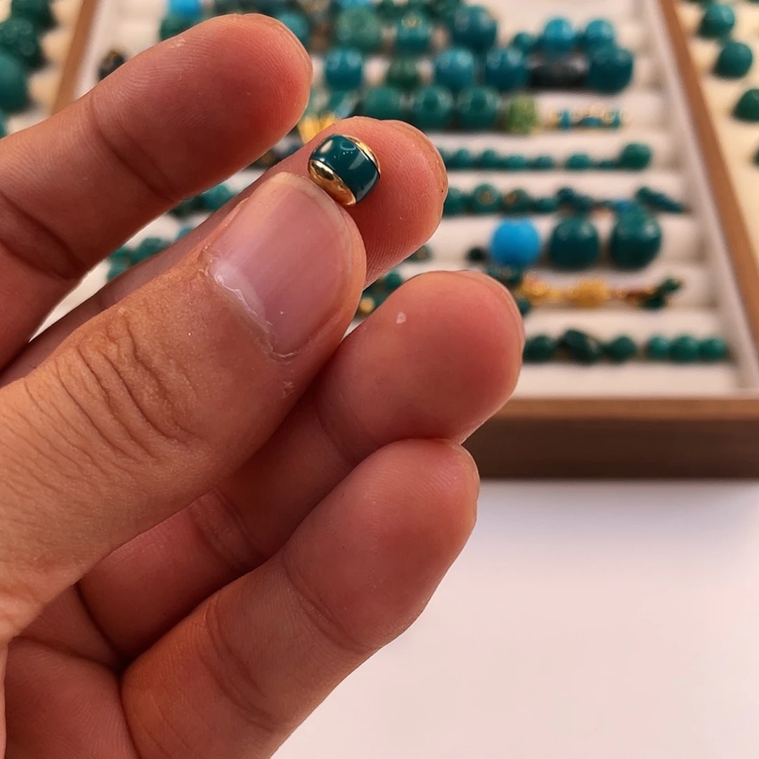 绿松石未镶嵌颈饰