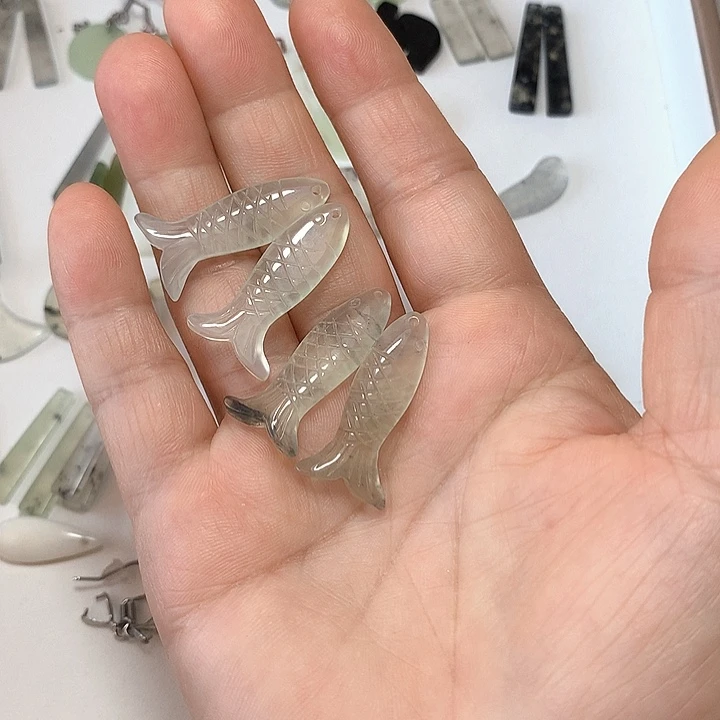 蛇纹石玉未镶嵌耳环小**树