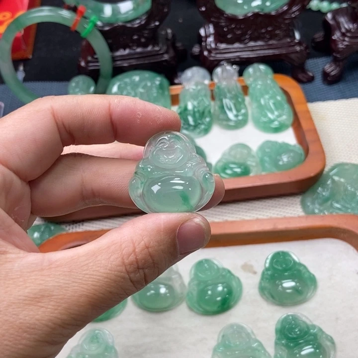 石英质玉颈饰未镶嵌来****觉