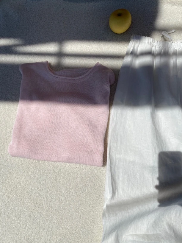 女款圆领宽松和纸纱半袖