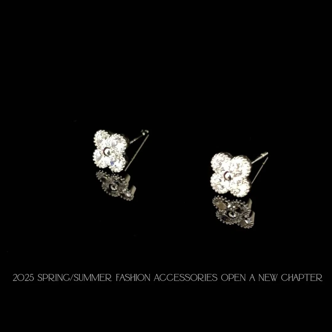 铜合金耳饰 镀K金 2025款C9512【小四叶T】BOBAOLI 耳钉