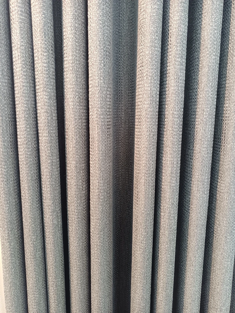 灰色麻料与雪尼尔混纺布帘