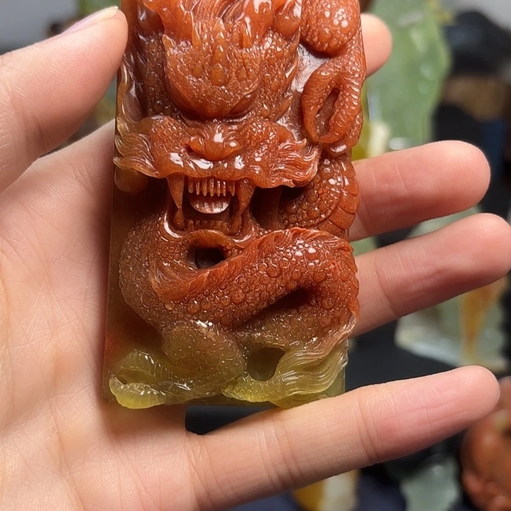 蛇纹石玉合金颈饰大*牛