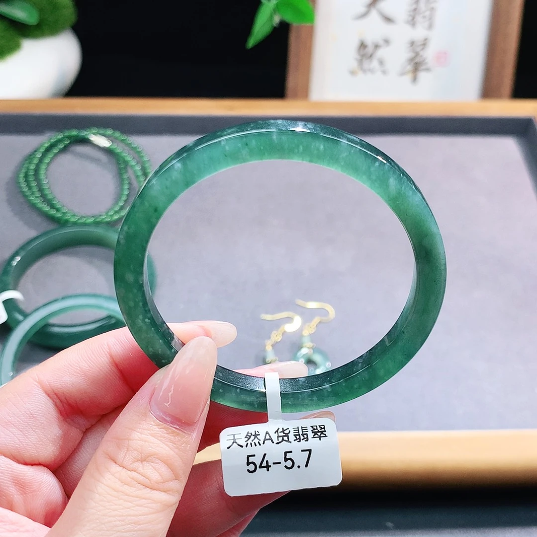 翡翠手镯（圆镯）未镶嵌