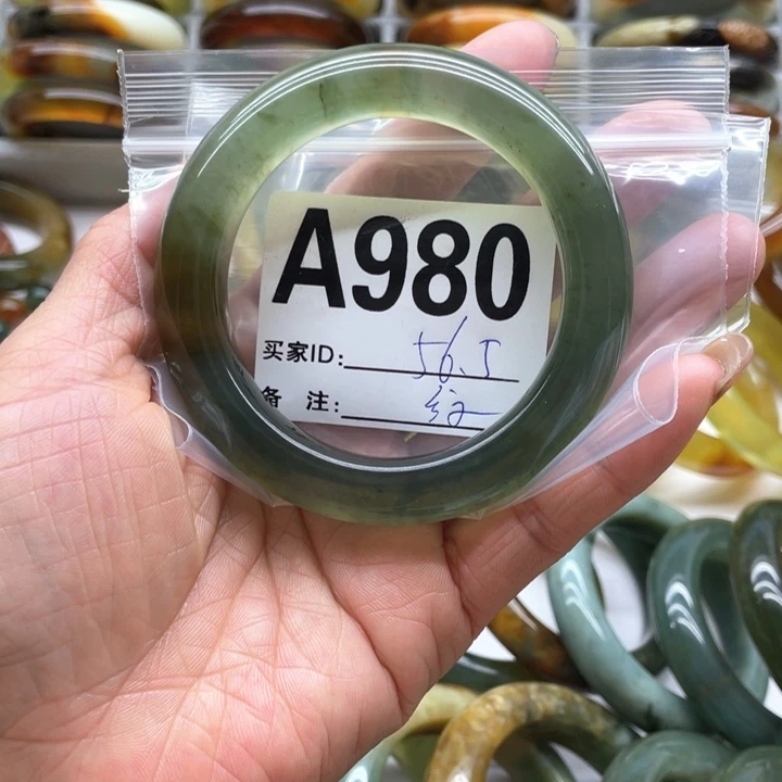 蛇纹石玉未镶嵌手镯