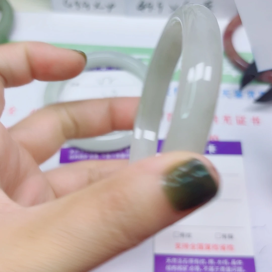 石英质玉未镶嵌手镯43/6061