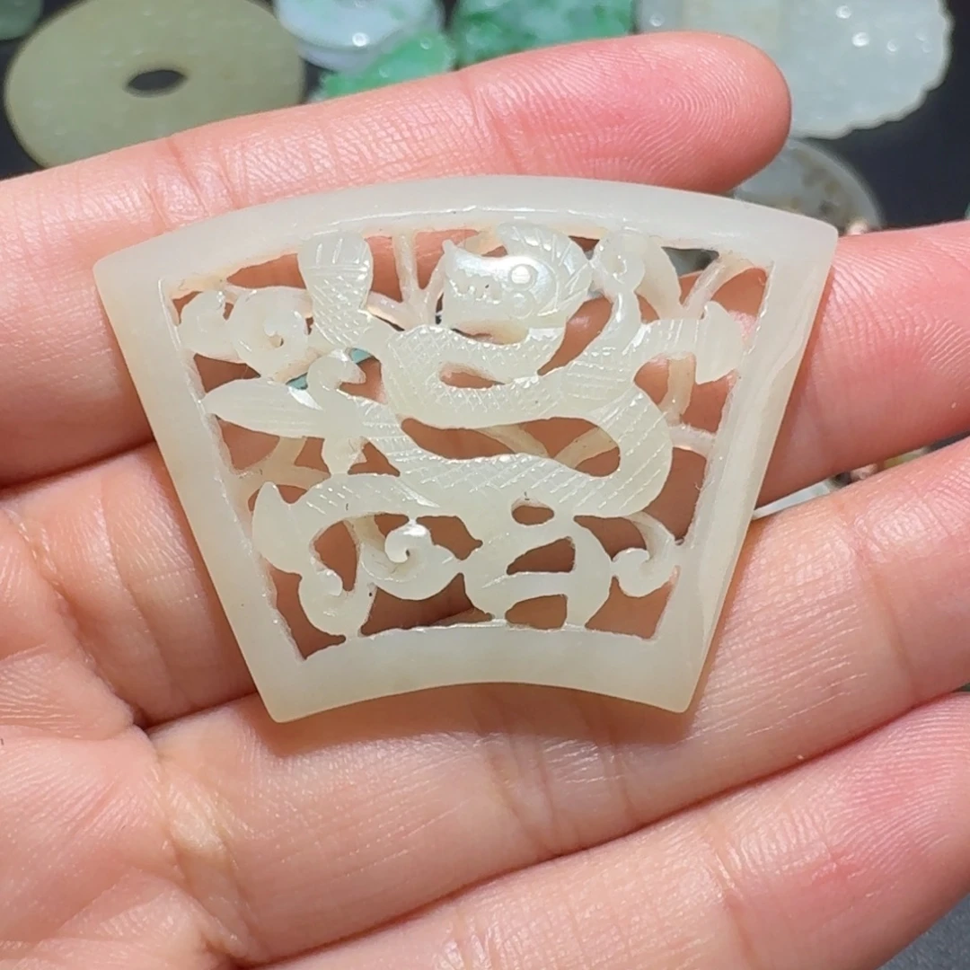 弗***）和田玉未镶嵌颈饰