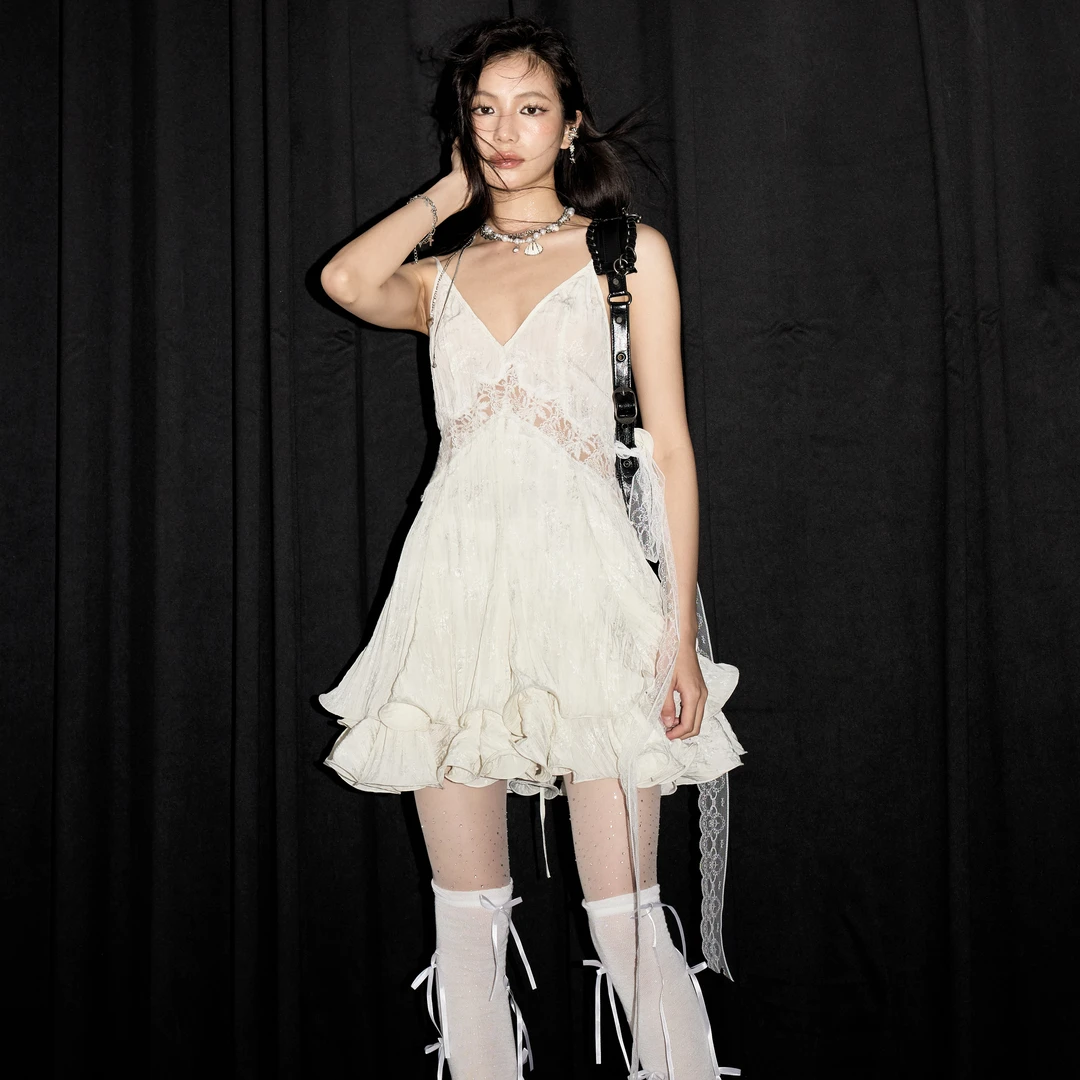 JNYLON-25SS古典浪漫芭蕾风镂空蕾丝拼接奶油白清纯少女感吊带裙