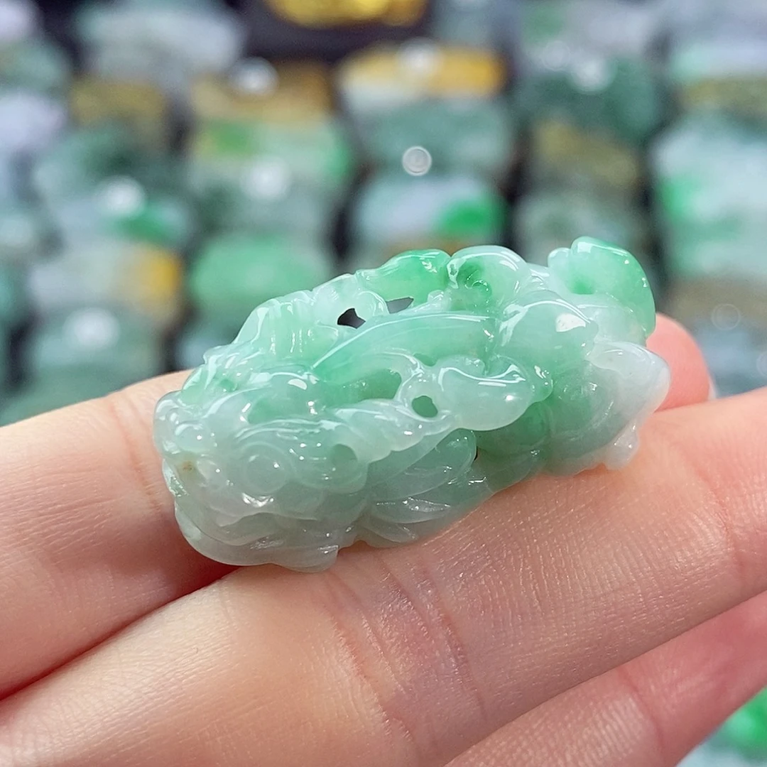 颈饰未镶嵌翡翠天然