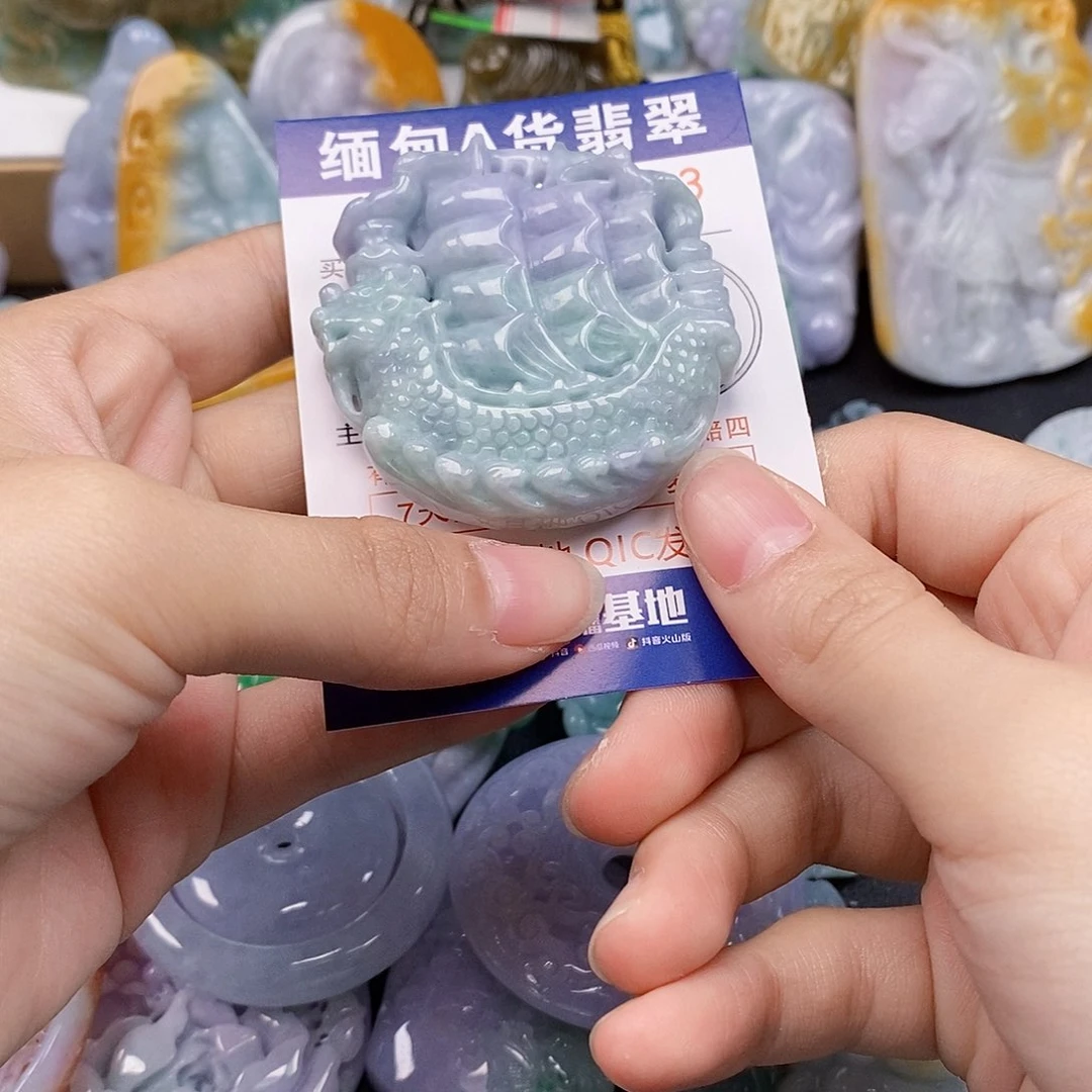 吊坠(不含链)未镶嵌翡翠