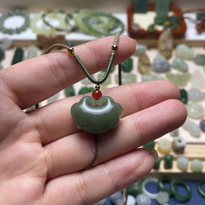 颈饰未镶嵌和田玉