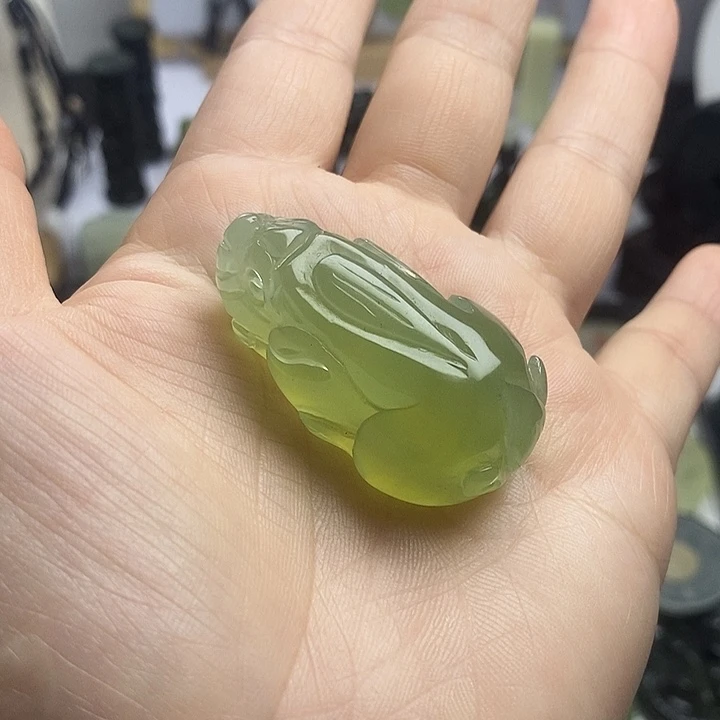 合金蛇纹石玉颈饰心*