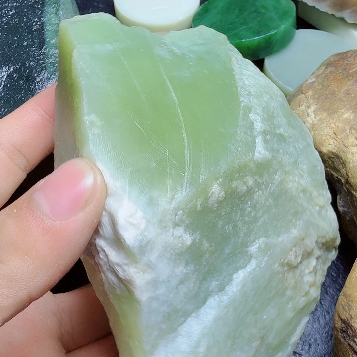 和田玉（糖玉）未镶嵌珠宝奇石逆**人