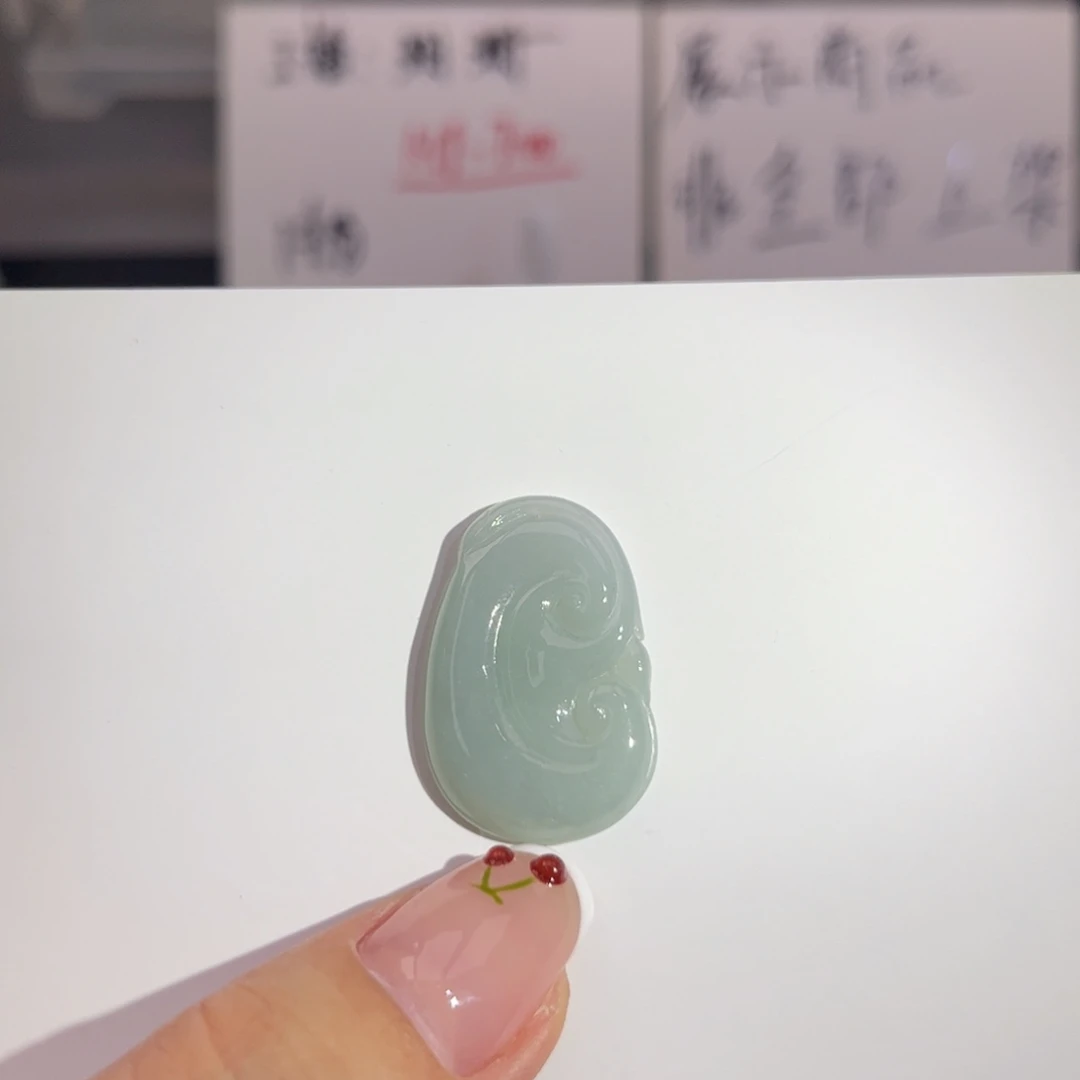 翡翠未镶嵌颈饰如意