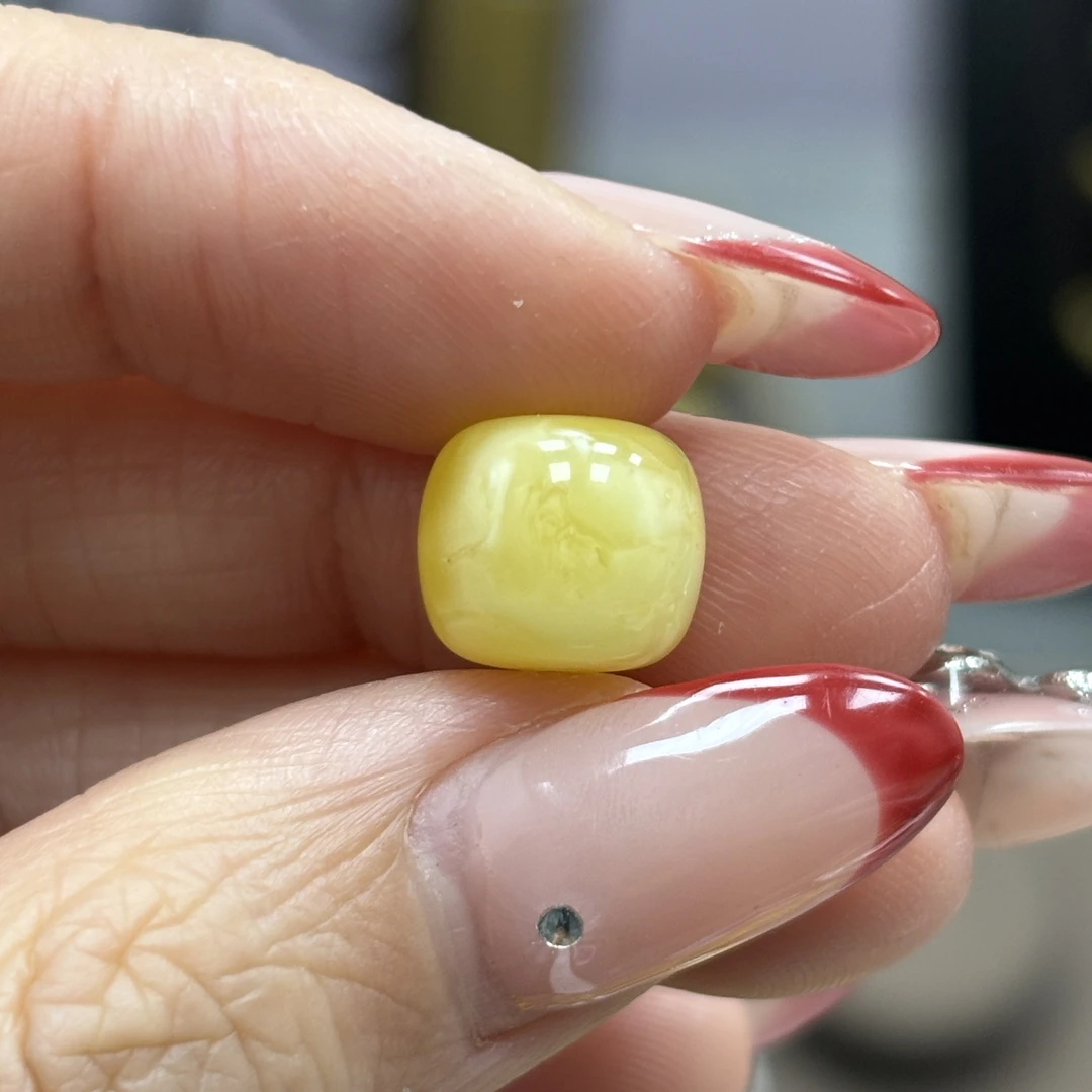 10.5*9.3mm微瑕· 小妖珠宝天然原矿琥珀蜜蜡