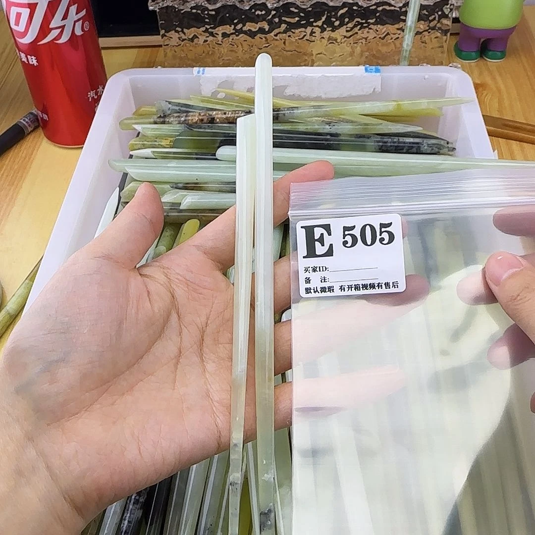 蛇纹石玉发饰合金国****物