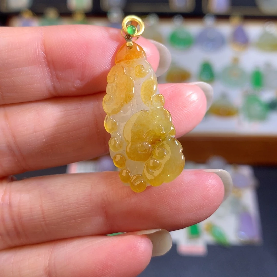 翡翠18K金镶嵌颈饰