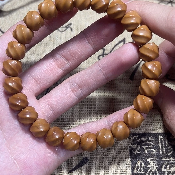 猴头核桃手串扭转