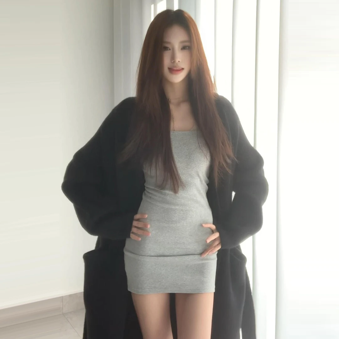 韩系辣妹针织连衣裙子女秋冬2026中长款毛衣外套包臀短裙一整套装