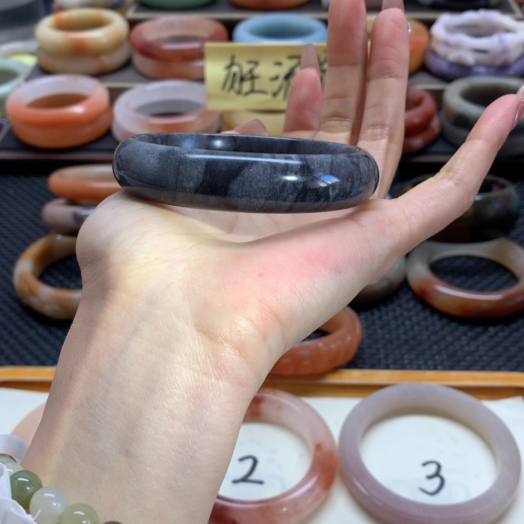 石英质玉手镯未镶嵌