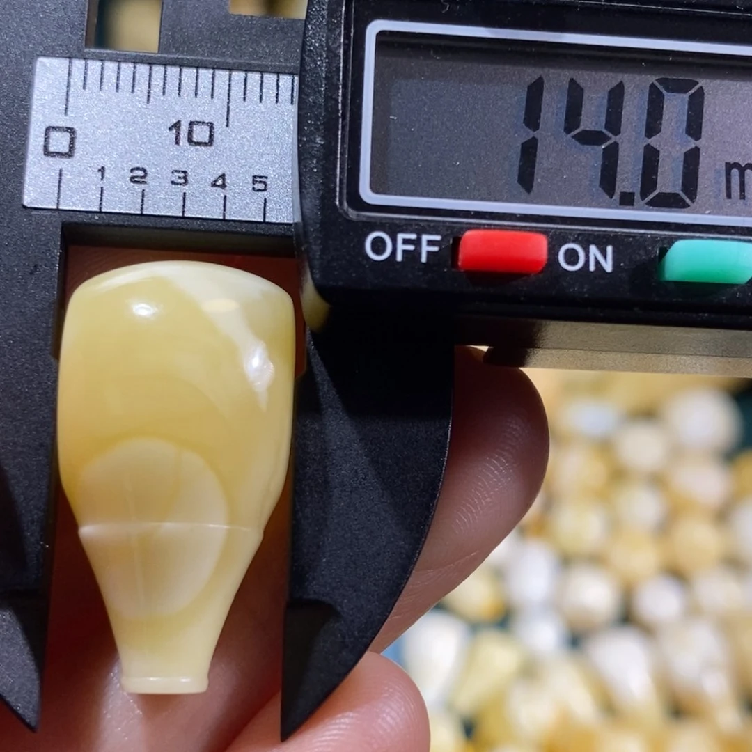 蜜蜡裸石未镶嵌配饰