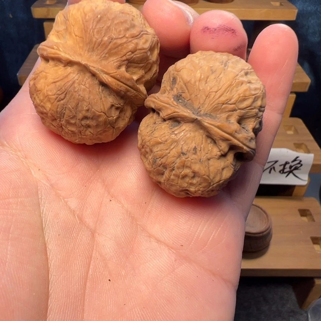 文玩核桃吊坠蟒纹元宝39mm