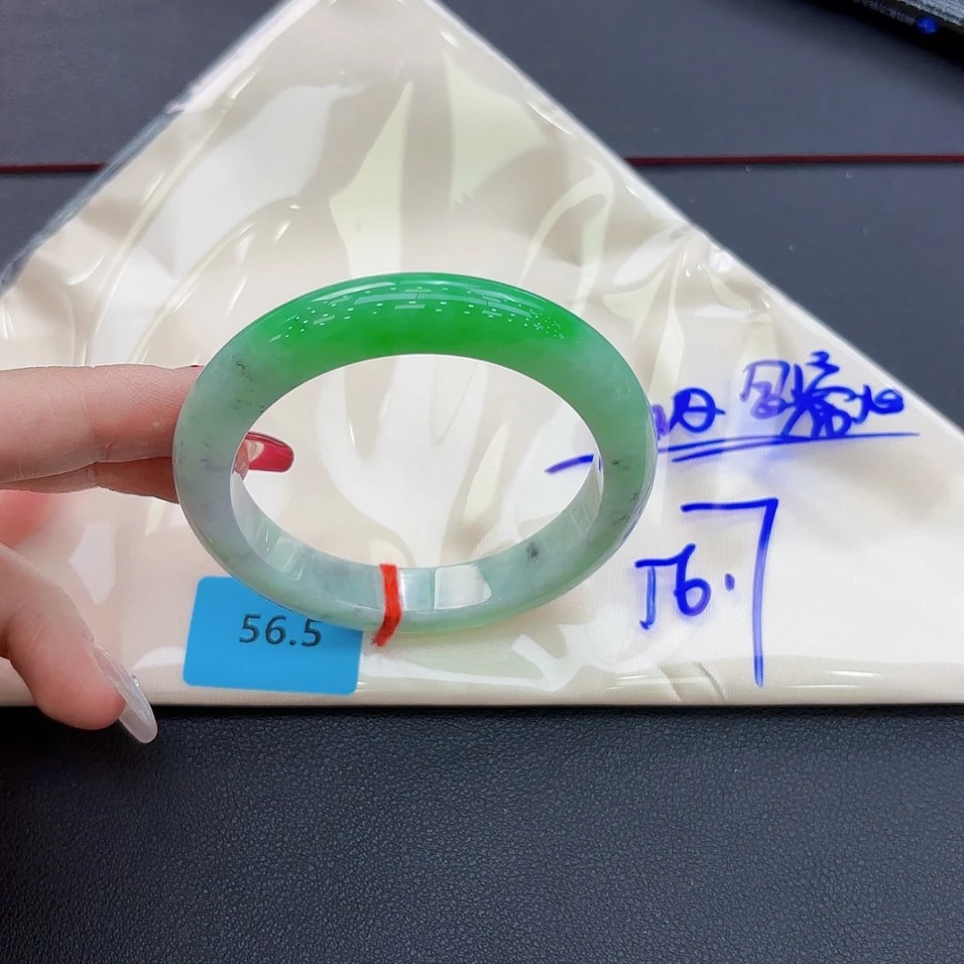 翡翠手镯未镶嵌手镯