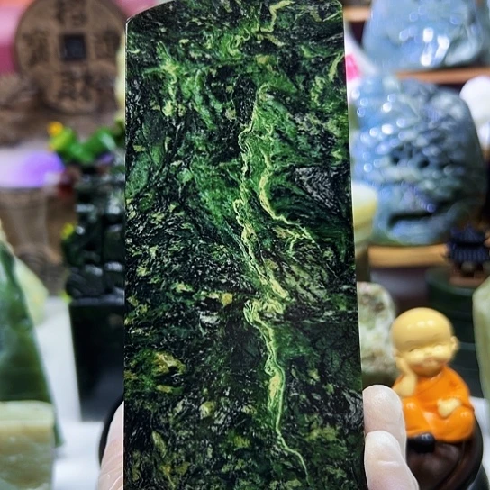 单***族未镶嵌和田玉（糖玉）挂件