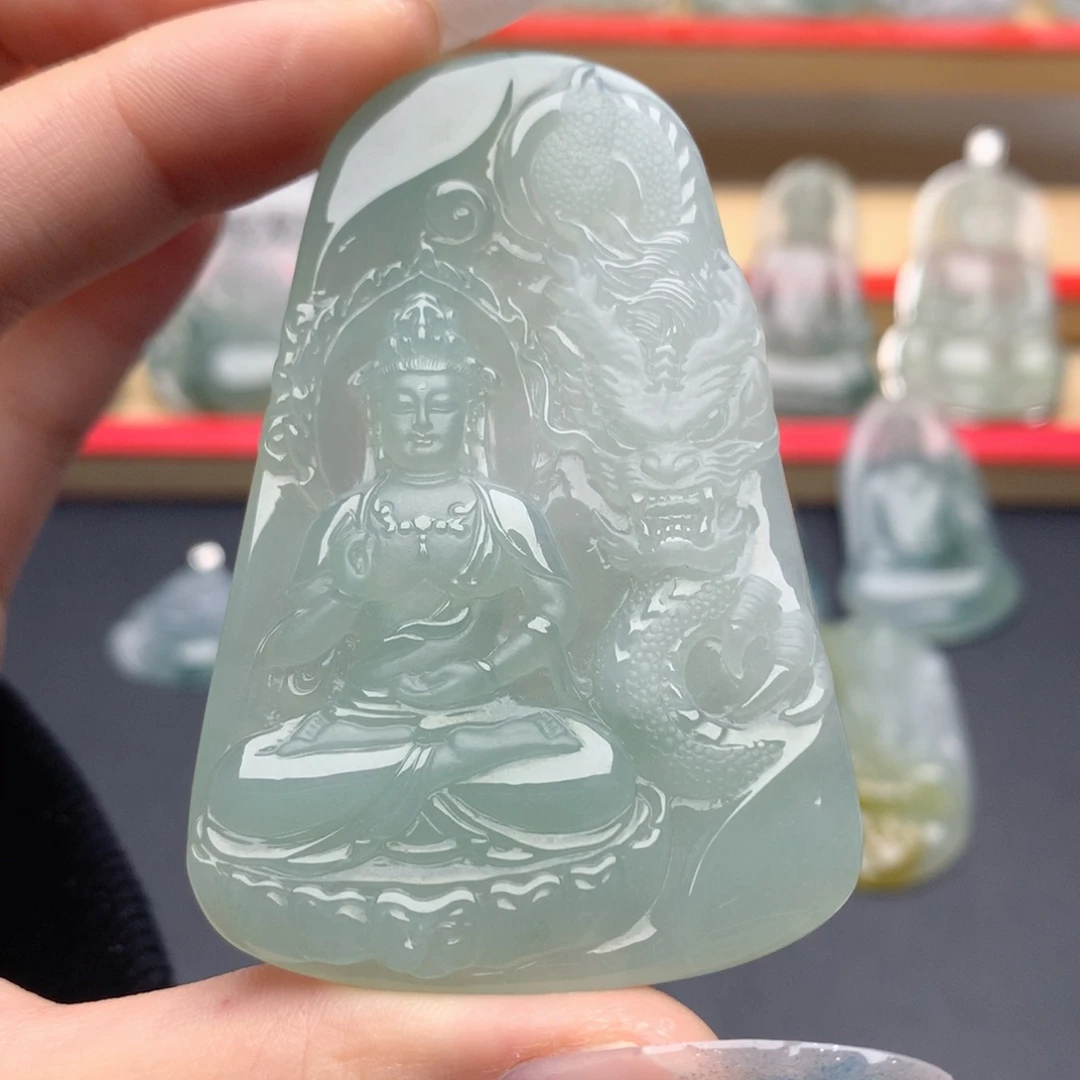 翡翠未镶嵌颈饰观音