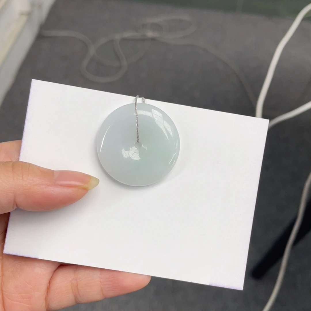 翡翠颈饰未镶嵌平安扣