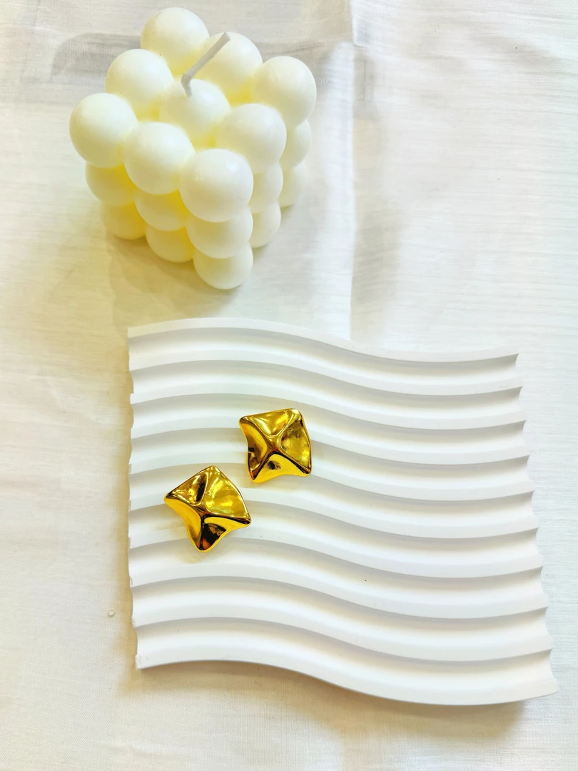 铜合金耳饰 菲纳孜几何耳环 气质复古欧美时尚金色经典百搭法式