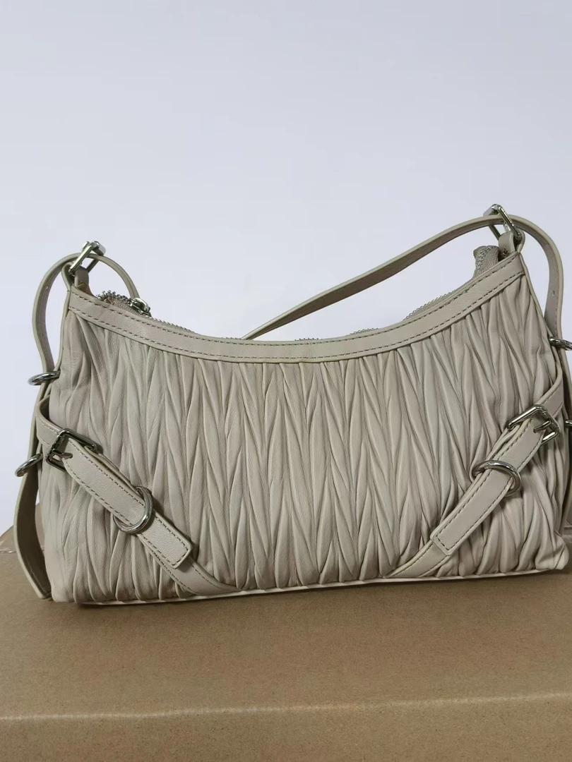 新款简约包包斜挎包百搭女士单肩手提通勤包