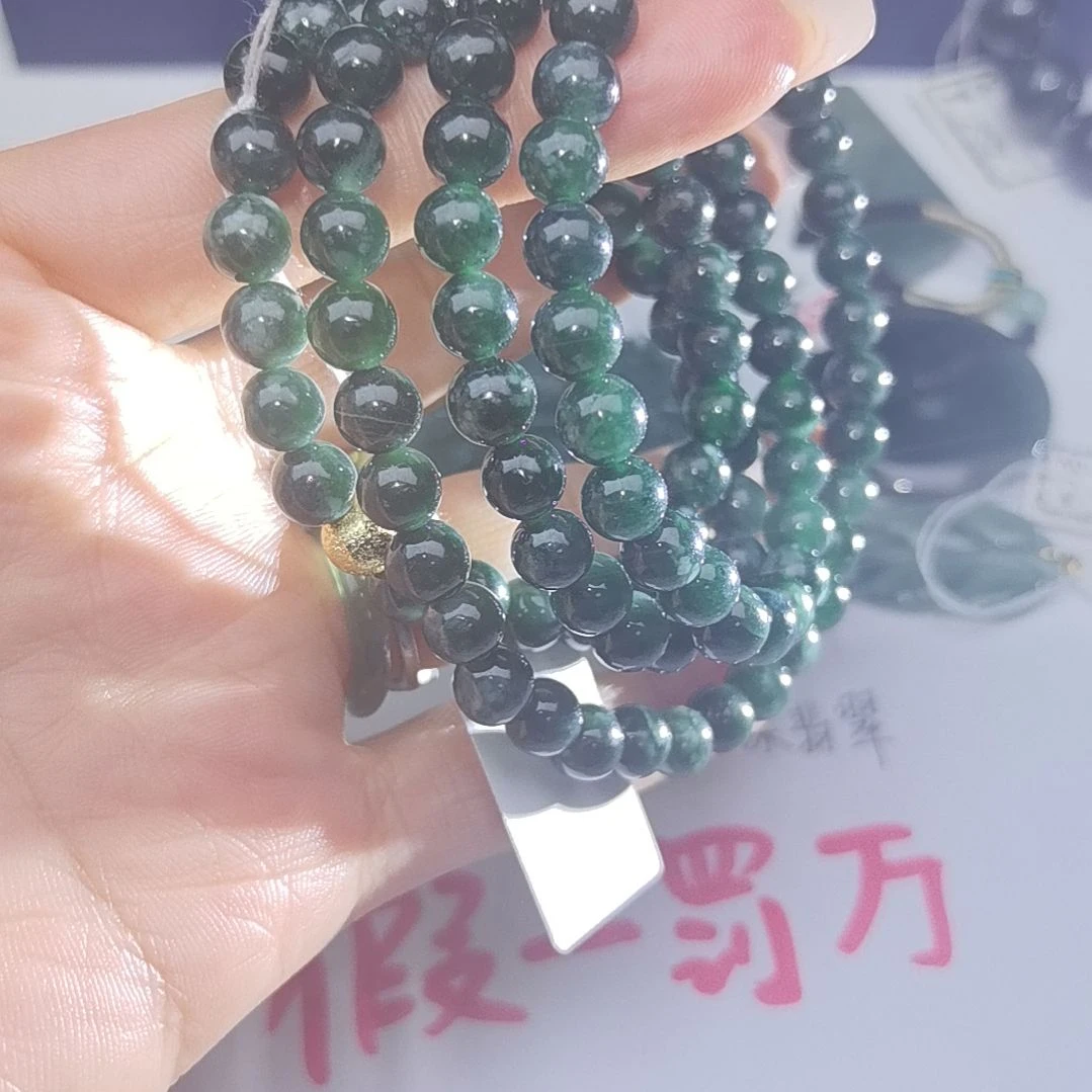 翡翠颈饰未镶嵌天然的A货翡翠