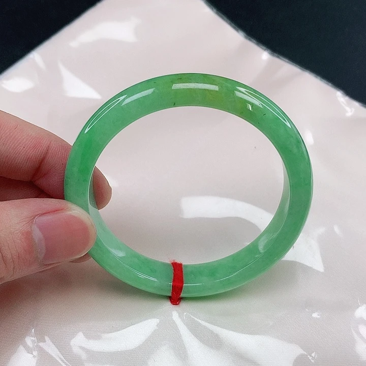翡翠手镯未镶嵌圈52。1407