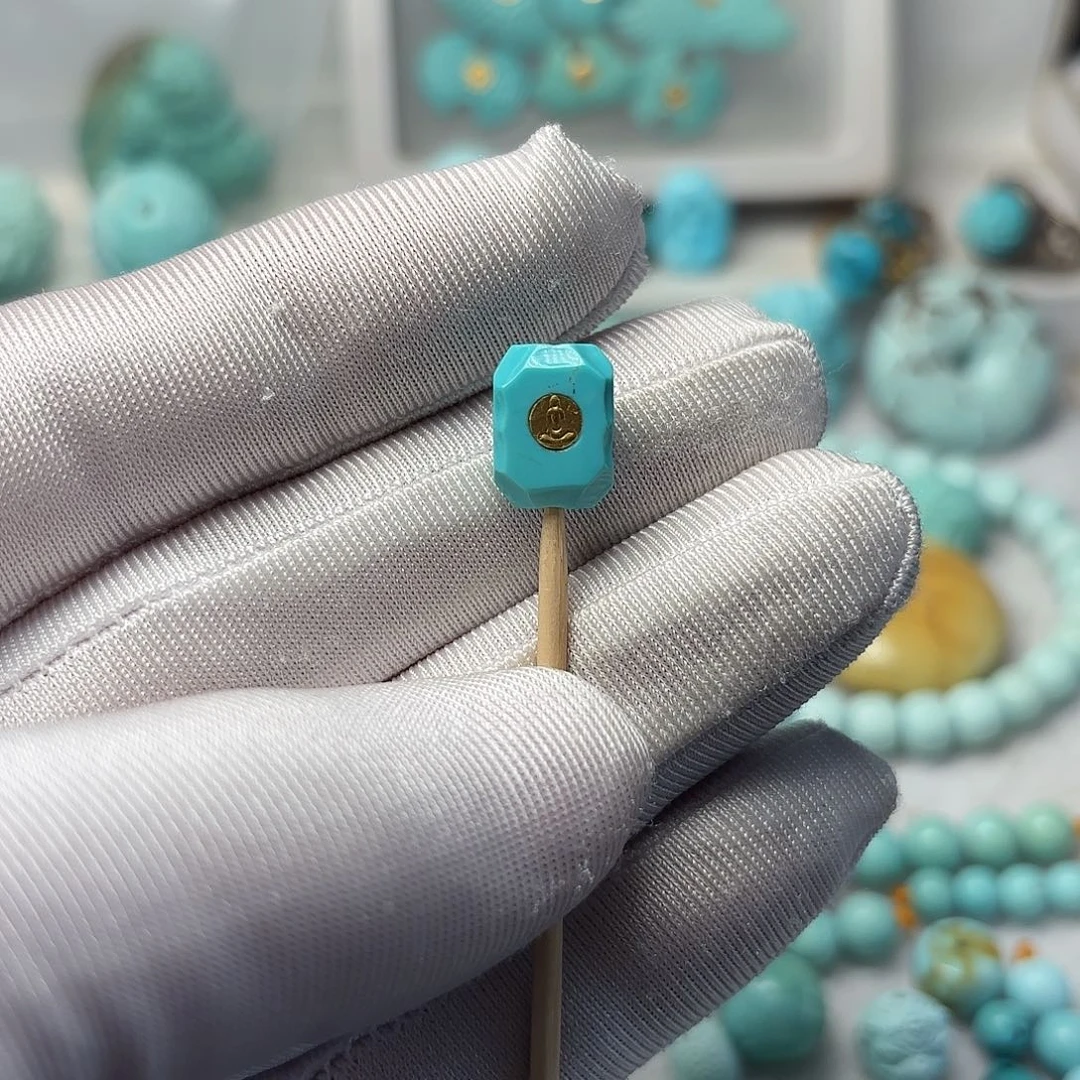 绿松石未镶嵌雕刻件