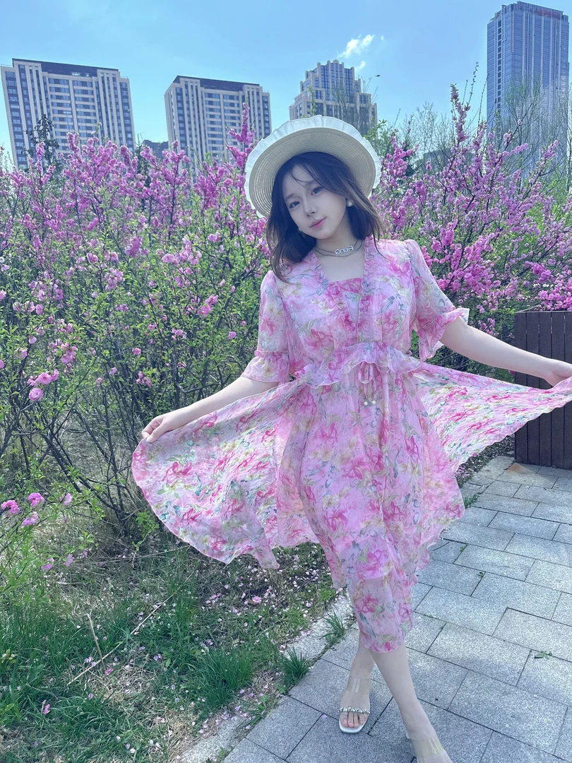 财阀千金夏季新款大摆芙蓉粉色收腰显瘦连衣裙高级感品质碎花裙