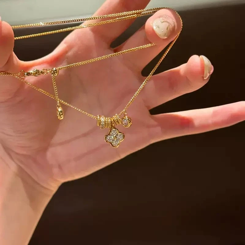 钛钢项链 小众高级感金色跑环四叶花镶锆复古项链轻奢设计感