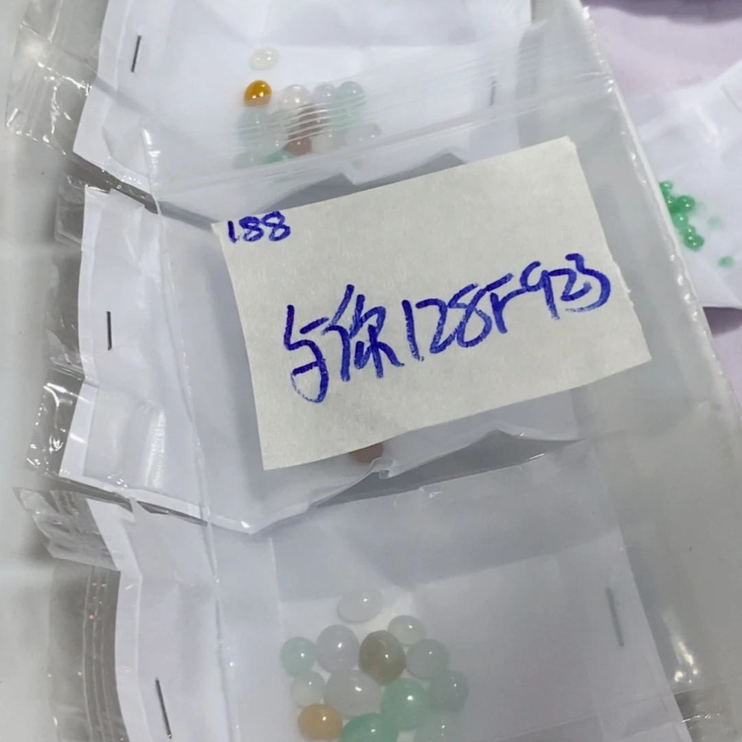 与***冯未镶嵌定制翡翠不