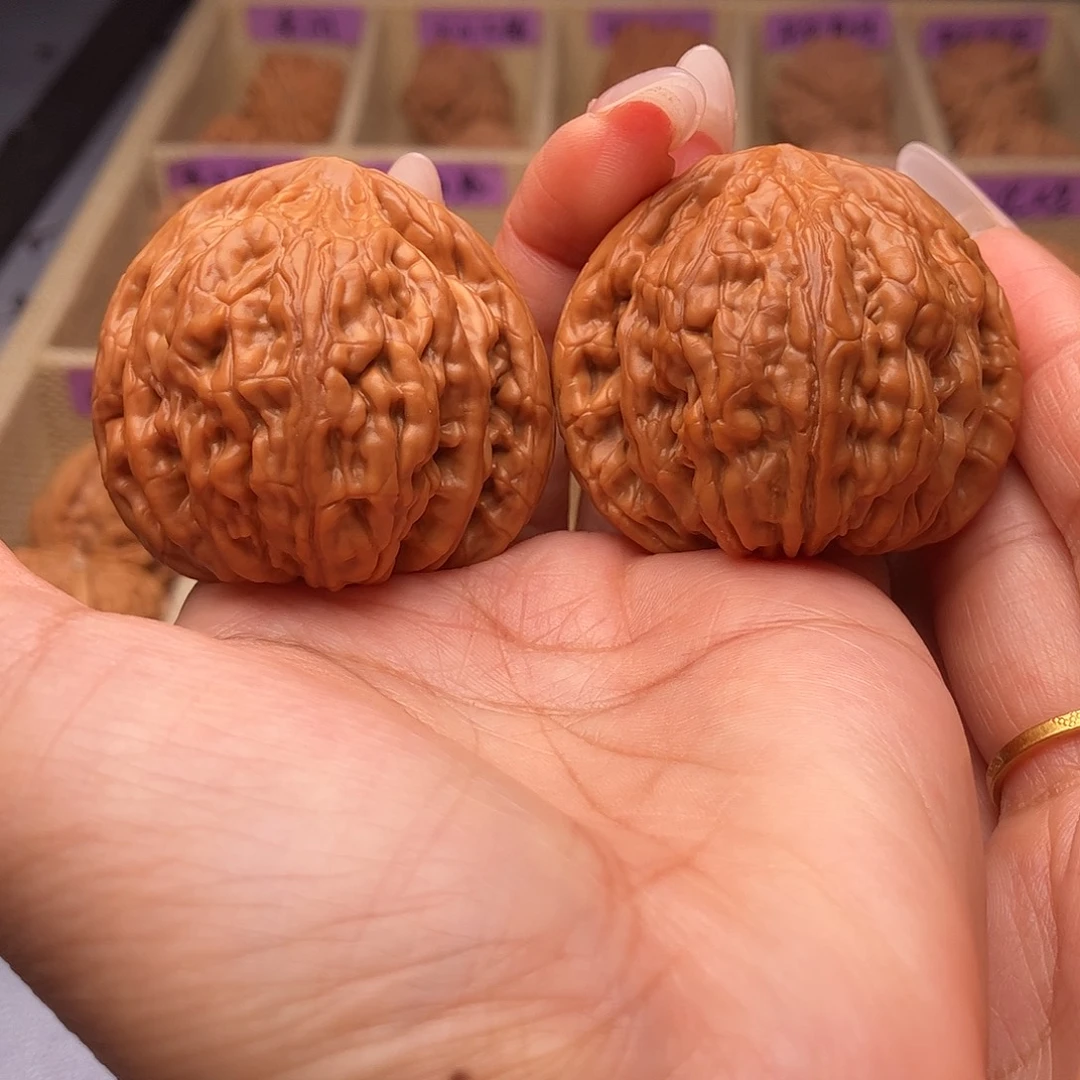 文玩核桃吊坠虎头王44