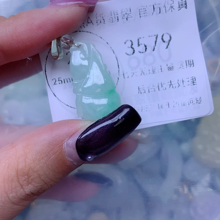 吊坠(不含链)未镶嵌翡翠