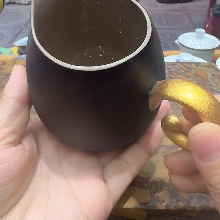 公道杯一个，瓷。。。