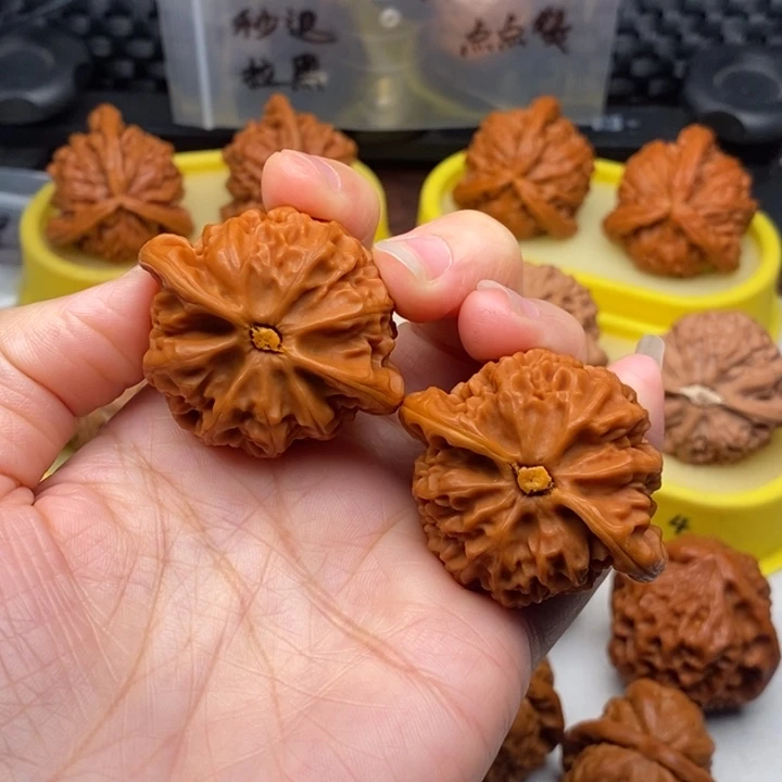 难***情文玩核桃吊坠43宫灯