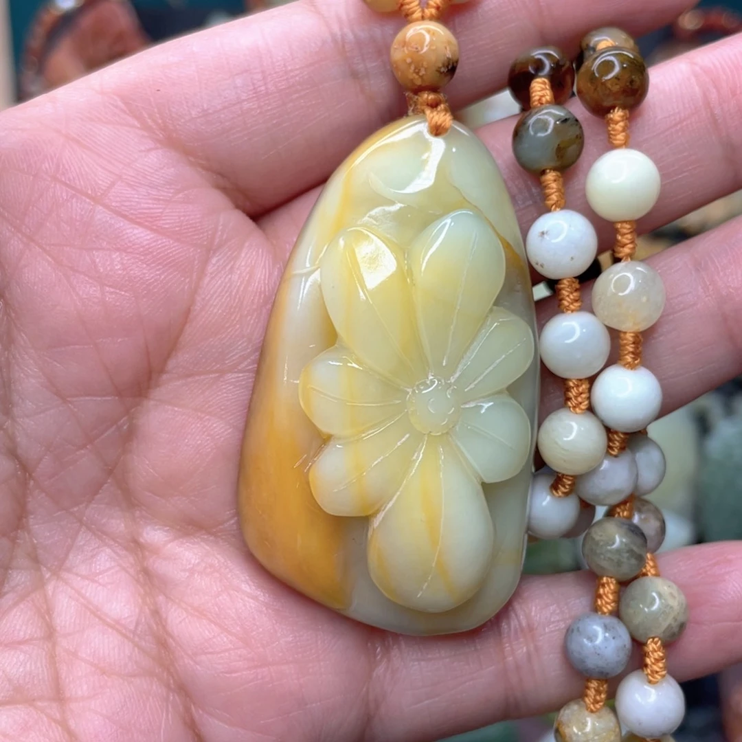 蛇纹石玉颈饰未镶嵌