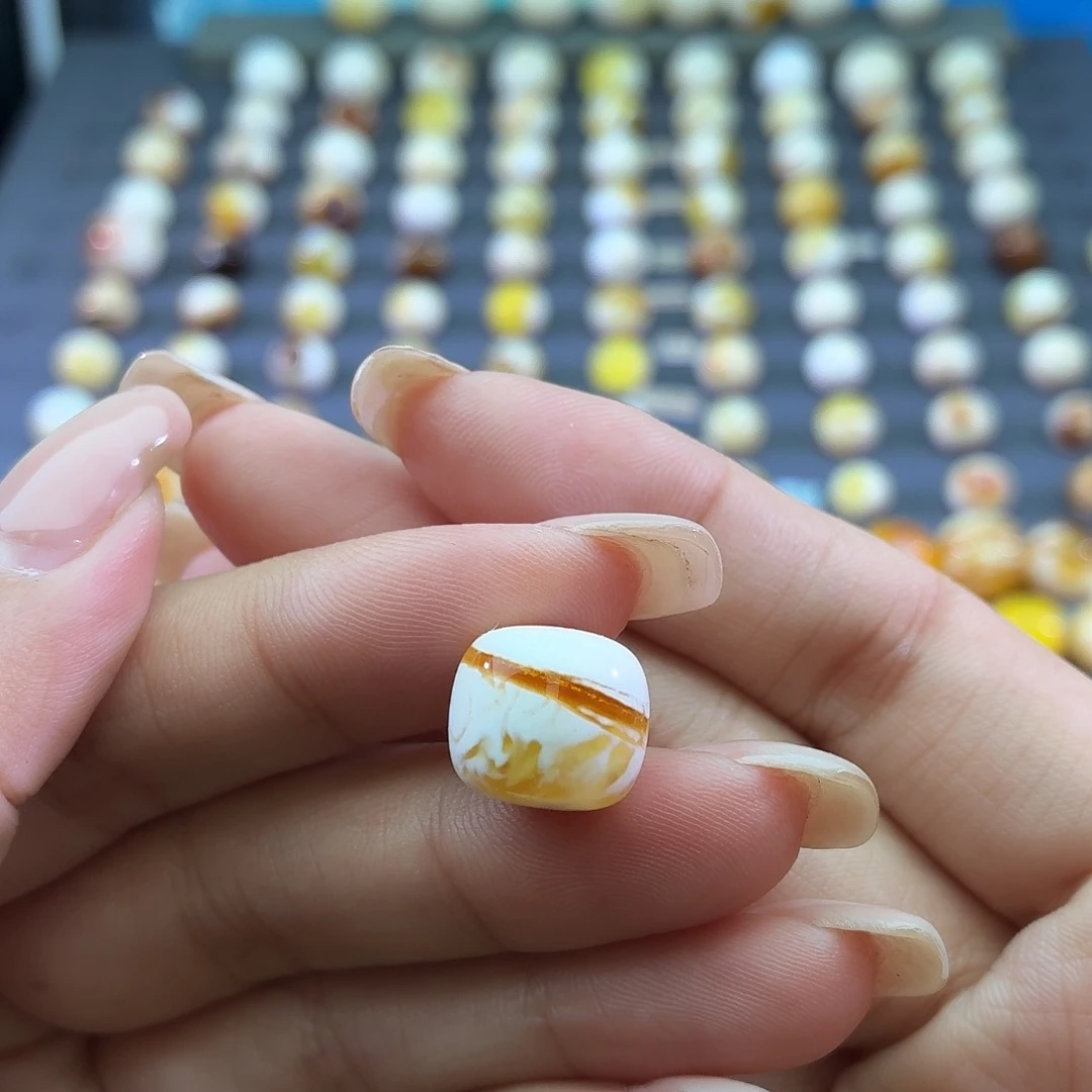 琥珀未镶嵌裸石13.3