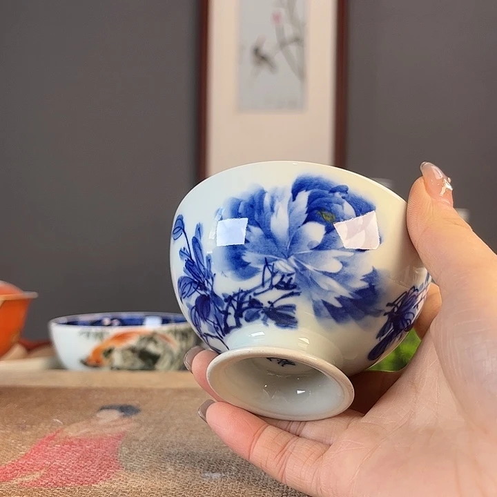 摆件景德镇陶瓷茶杯里